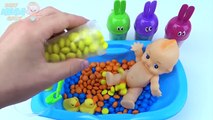 Learn Colours Baby Doll Bath Time M&Ms Skittles Candy Surprise Toys Ben and Holly Little K