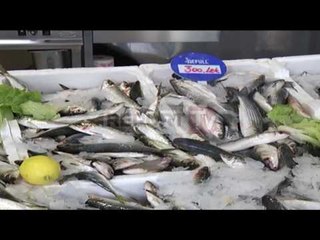 Report TV - Shpenzimet për festat, më pak mish, më shumë pije e veshje