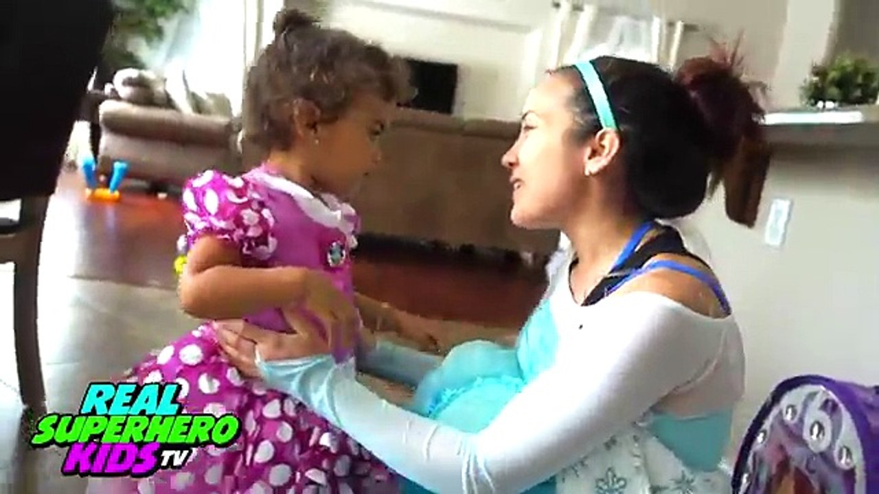 SPIDERMAN VOMIT RAINBOW COLORED BALLS w/ PREGNANT PINK SPIDERGIRL and FROZEN ELSA vs Joker