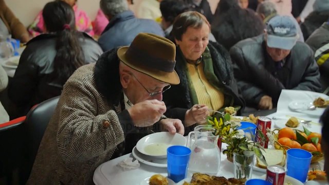 Bashkia e Tiranës shtron drekën e Krishtlindjes - Top Channel Albania - News - Lajme
