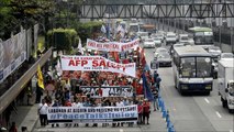Marchan en Filipinas a favor y en contra de guerra antidrogas
