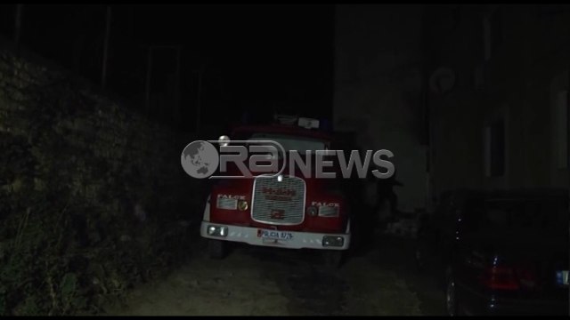 Ora News –Tragjedi në Tepelenë, digjen në banesë nëna dhe foshnja 8 muajshe