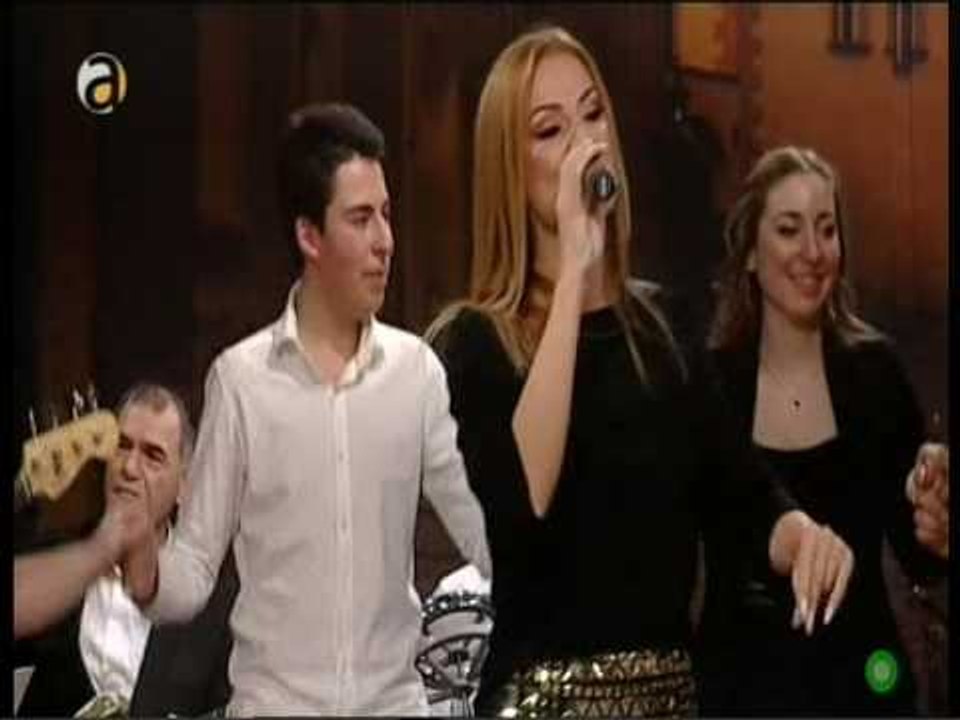 Elena Velevska - Splet(Stamena,tri neveste i devojce belo crveno)