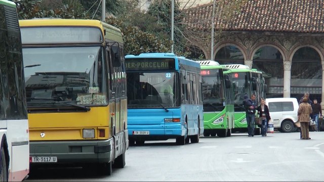 Report TV - Transporti publik në Tiranë, hiqen licencat nëse nuk zbatohet orari