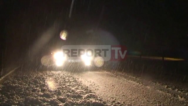 Report TV - Moti i keq me ngrica dhe reshje dëbore, ja rrugët me probleme