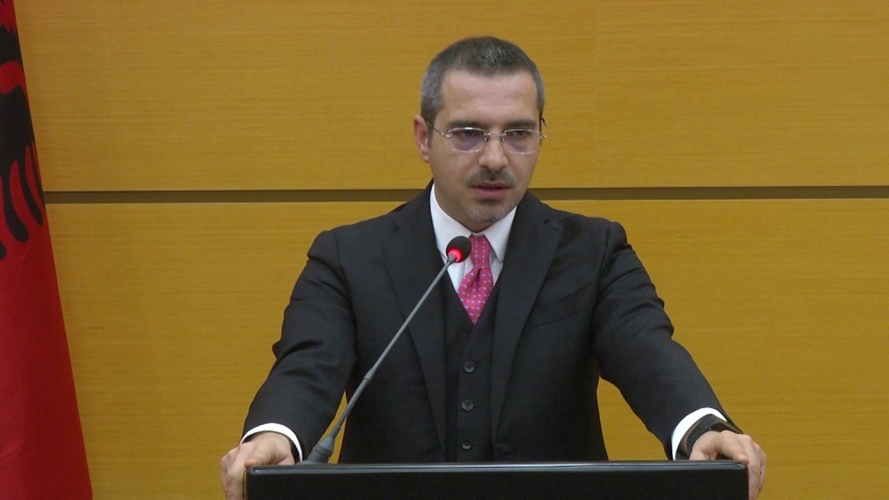 Report TV - 2016-a,Tahiri:Luftuam 'peshqit e mëdhenj', sekuestro 47.6 mln €