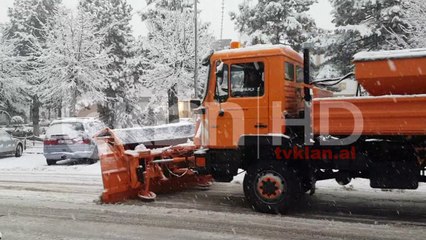 Dëbora dhe moti i ftohtë mbulon Shqipërinë