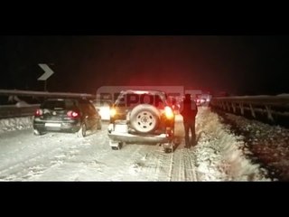 Report TV - Ngrica dhe dëbora pushtojnë Rrugën e Kombit