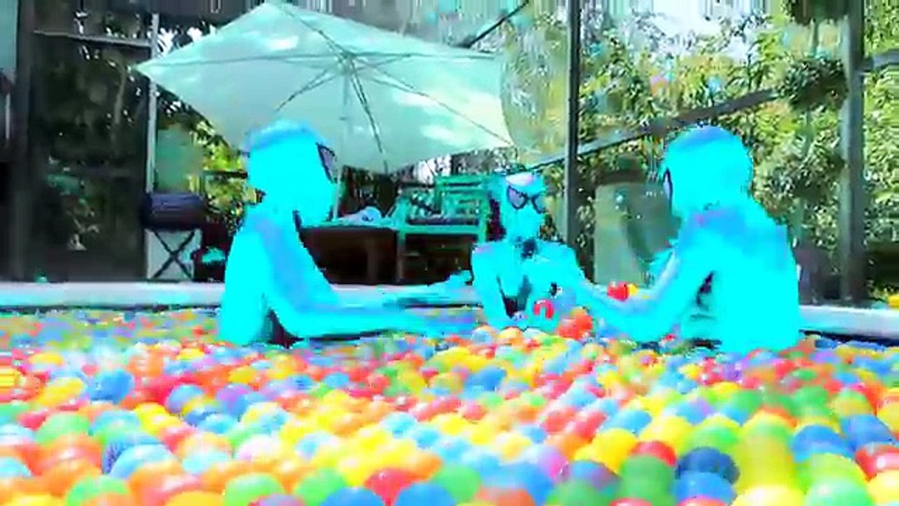 Pink Spidergirl Triplets - RAINBOW Ball Pit Pool Party - w/ Spiderman Alien - Funny Superh