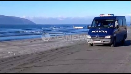 Vlorë - Një fuoristradë gjendet e fundosur në ujë, 30 m larg bregut të detit
