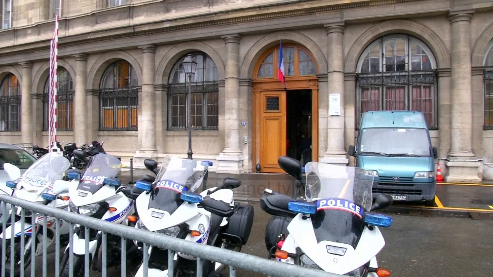 ⁣Francë, arrestohen 16 persona për grabitjen e Kim Kardashian - Top Channel Albania - News - Lajme