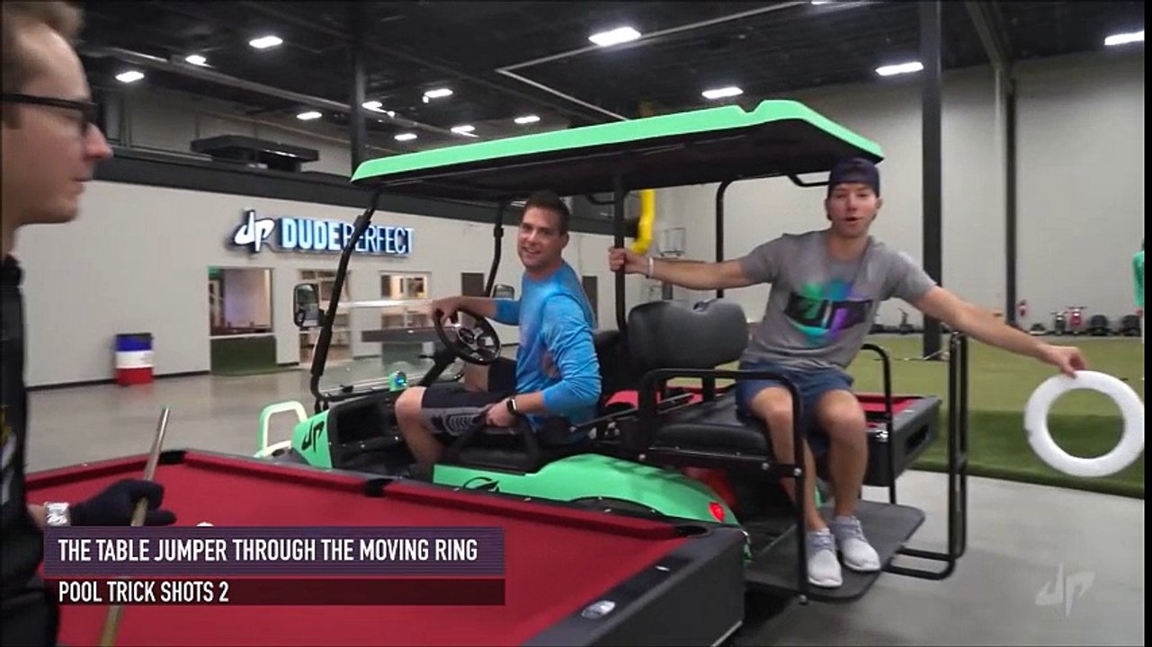 ビリヤードの神業トリックショット!