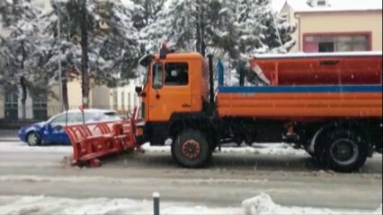 Mijëra banorë të izoluar nga bora, Emergjencat Civile nisin shpërndarjen e ndihmave ushqimore