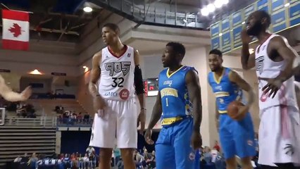 Nate Robinson passe entre les jambes de son adversaire !
