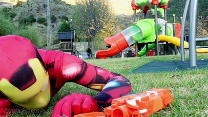 SPIDERMAN VS IRON MAN LUCHA Épica Nerf Batalla! La Diversión De Los Superhéroes En La Vida Real