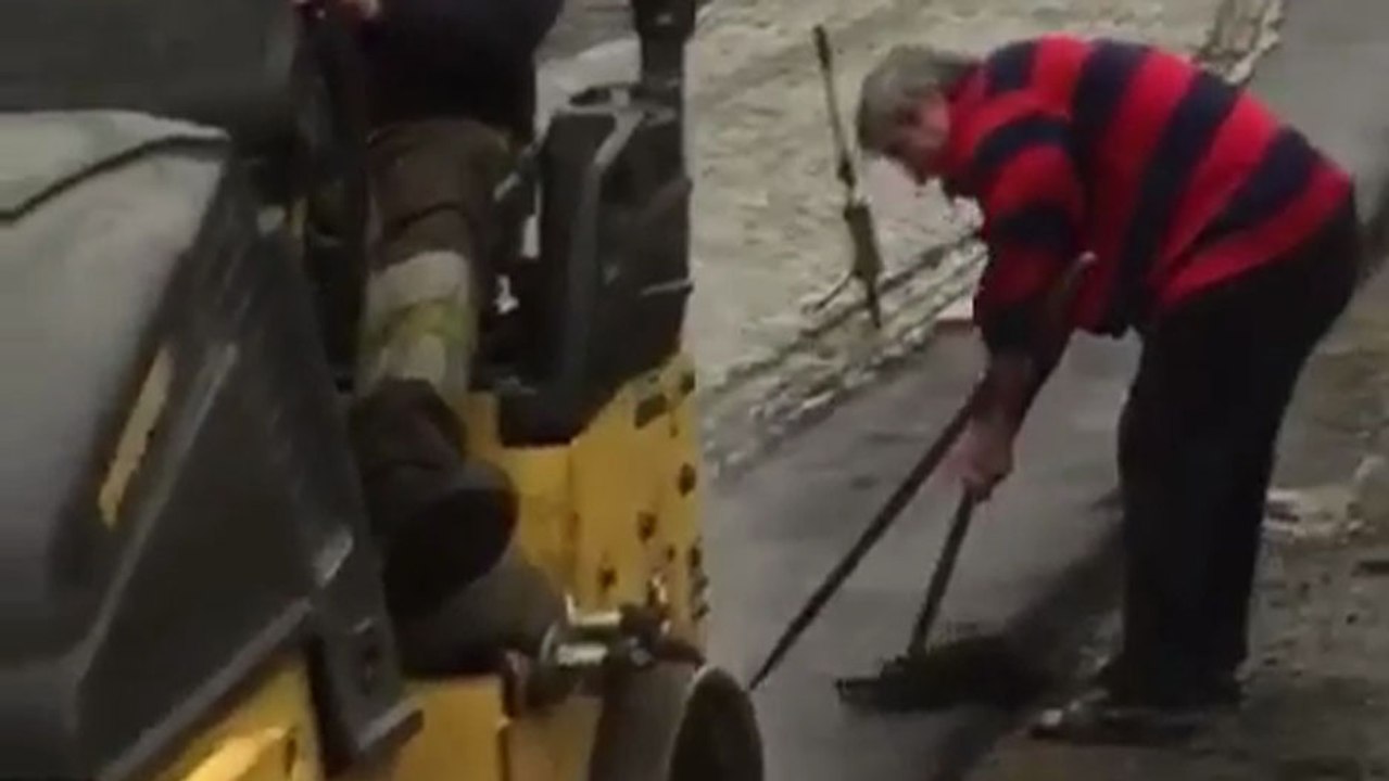 Il sabote le travail d'un homme pour garder les routes de pavés