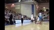 Ce basketteur passe entre les jambes de son adversaire - Nate Robinson