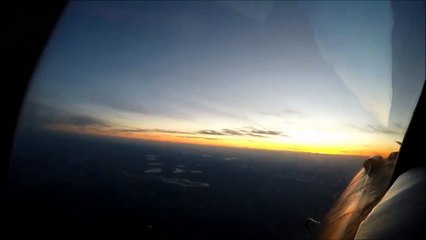 Vivre un lever de soleil dans le cockpit d'un jet