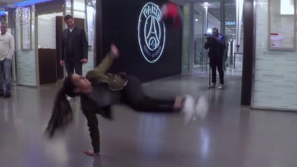 Young Women Challenge Ronaldinho Juggling - SPORTS