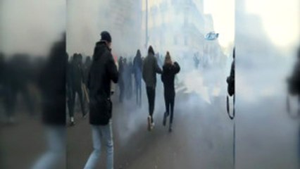 Fransa Karıştı: Le Pen Karşıtları Polisle Çatıştı