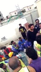 Shahid Afridi n Dubai have lunch with labours. Great Afridi