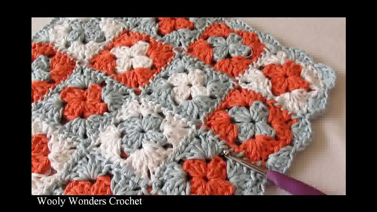 How to crochet a BEGINNERS mini granny square blanket