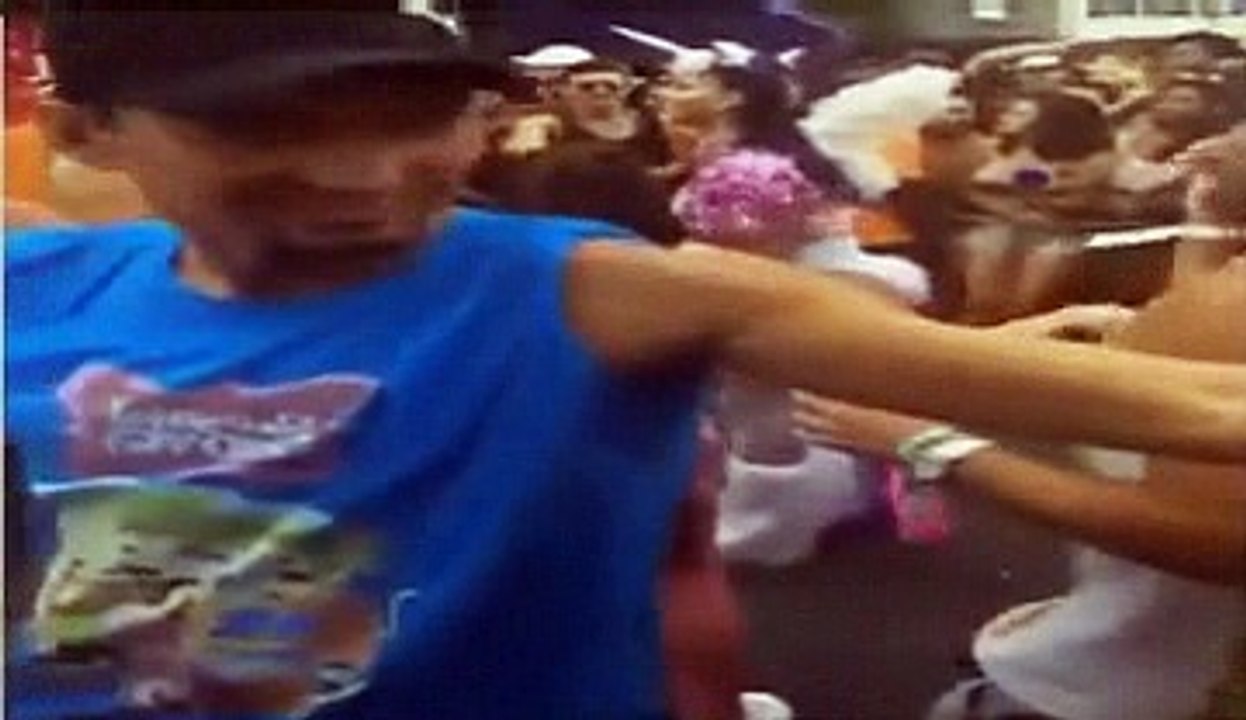 Video de Bruna Marquezine dançando de saia transparente no carnaval 2017