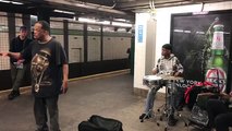 Il chante dans le métro comme un dieu et se fait inviter dans un show télé
