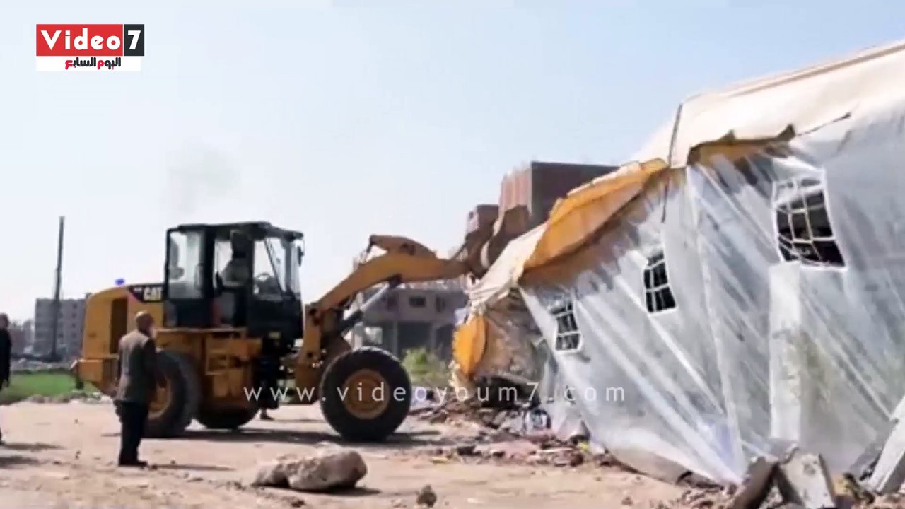 بالفيديو..إزالة كافيه شهير أمام جامعة المنصورة فى الدقهلية