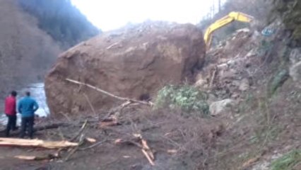Rize'de Toprak Kayması