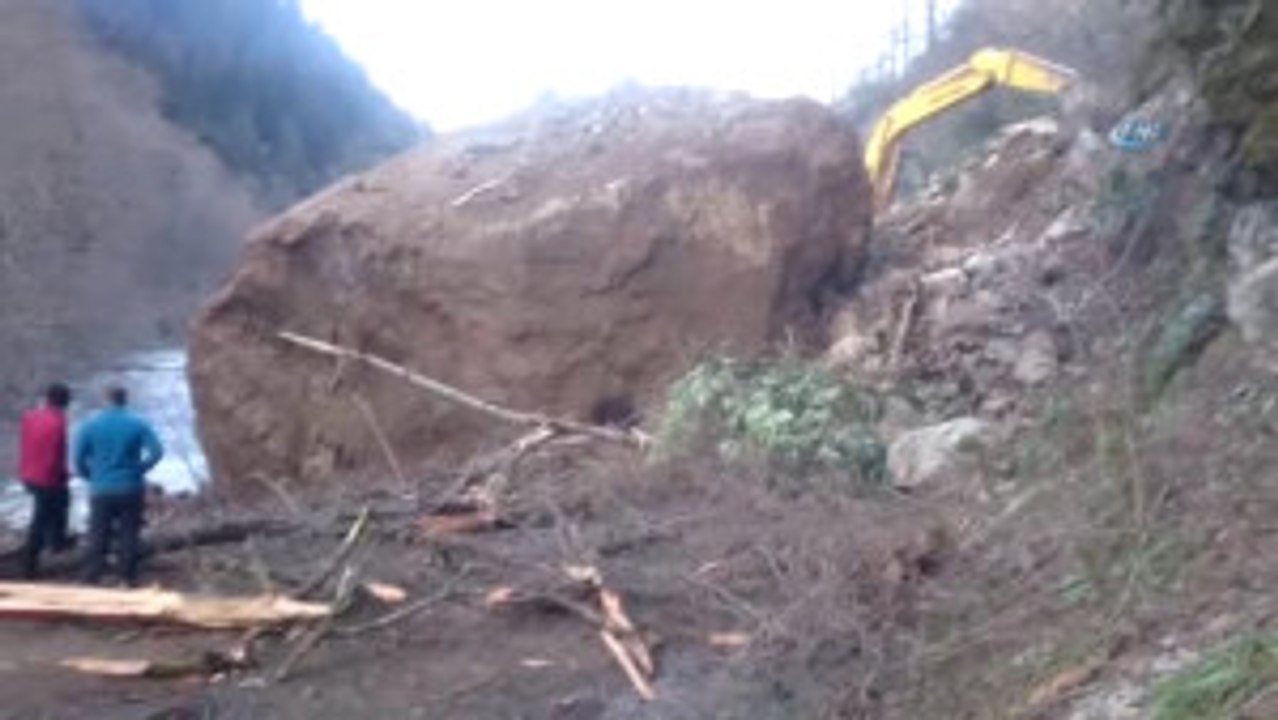 Rize'de Toprak Kayması