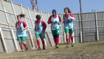 35 Yıllık Hayali Gerçek Oldu... 49 Yaşında Kadın Futbol Takımına Katıldı