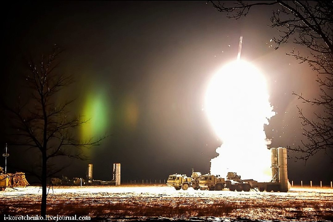 Top Military Weapon S-400 Triumf Missile Defence Systems to India
