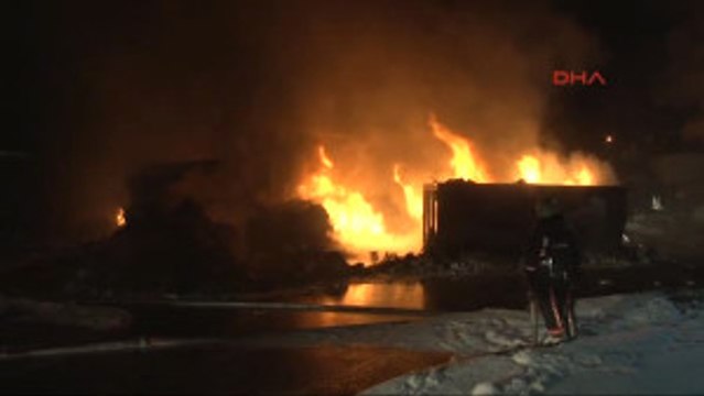 Sultangazi Ambalaj Atığı Aktarma Tesilerinde Yangın Çıktı