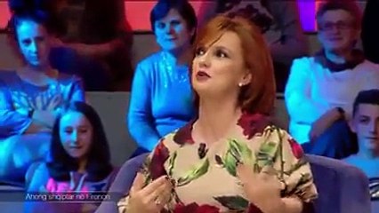 Kjo ndodh vetem n’Shqiperi,kunata i nxjerr të palarat kunatës (Video)