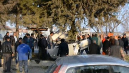 Otomobil Refüje Çarptı: 1 Ölü, 2 Ağır Yaralı