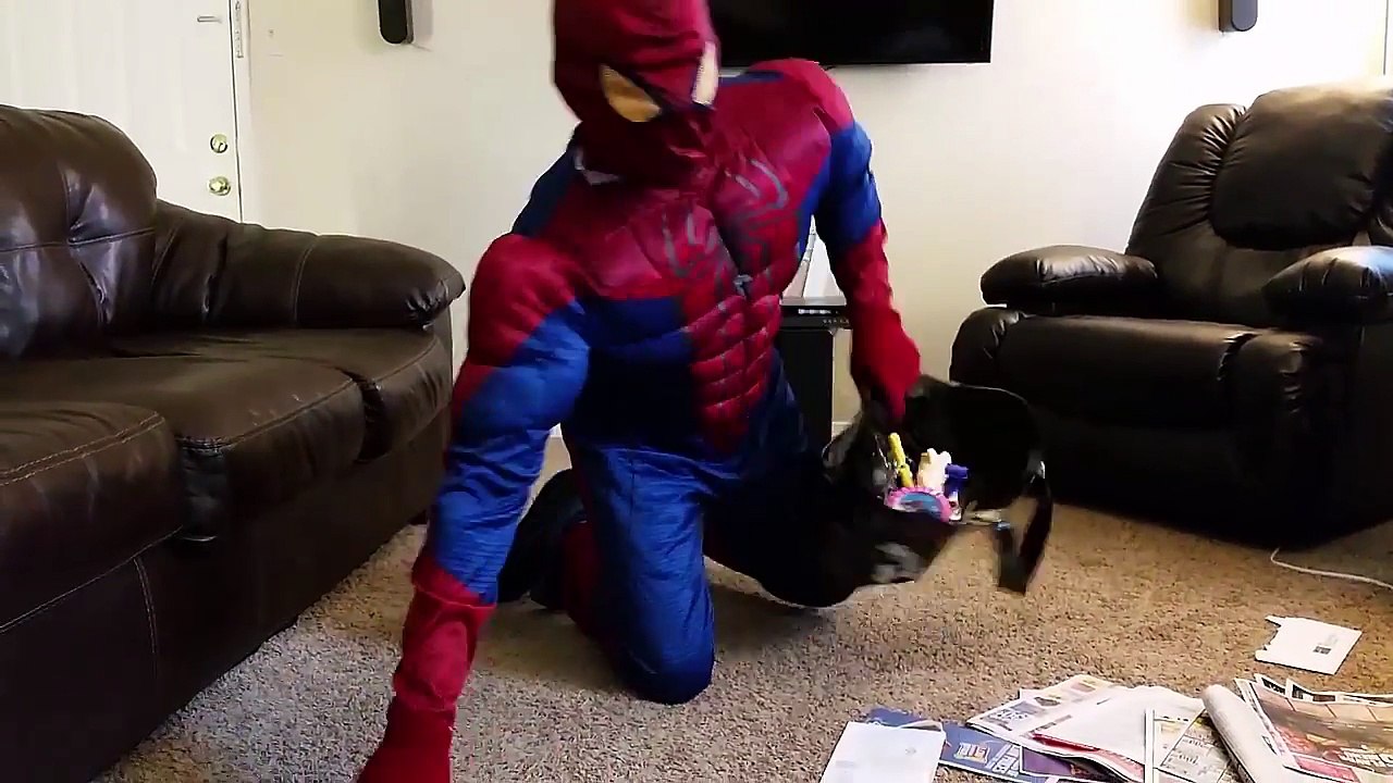 Amarillo de Spiderman VS Venom En la Vida Real Superhéroe de la Coincidencia de la Muerte de la Batalla!
