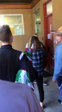 Fête surprise pour l'anniversaire d'un prof