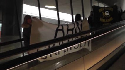 Kopenhag Havalimanı'nda Mültecilere Destek Gösterisi - Kopenhag