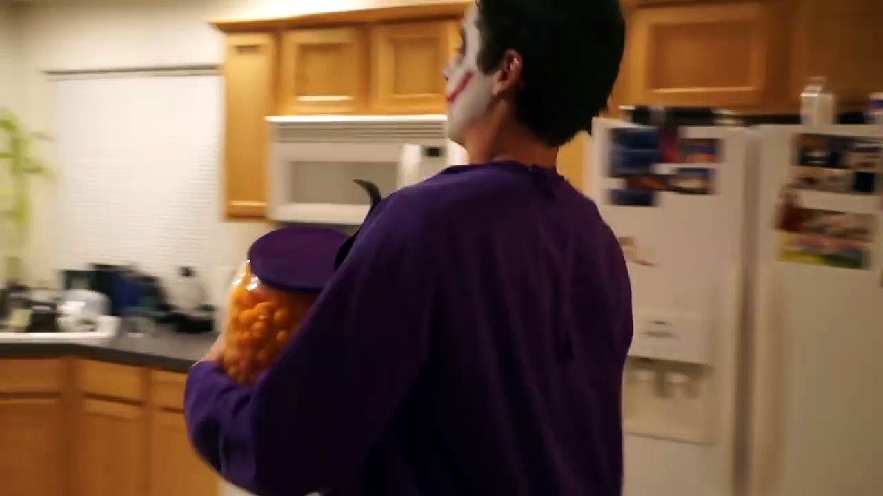 Joker Vs Scream & Giant Teddy Bear & Zombie In Real Life Halloween Fun!-CV