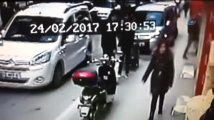 Samsun'da Müşteri İş Yeri Çalışanı Kavgası Güvenlik Kamerasında