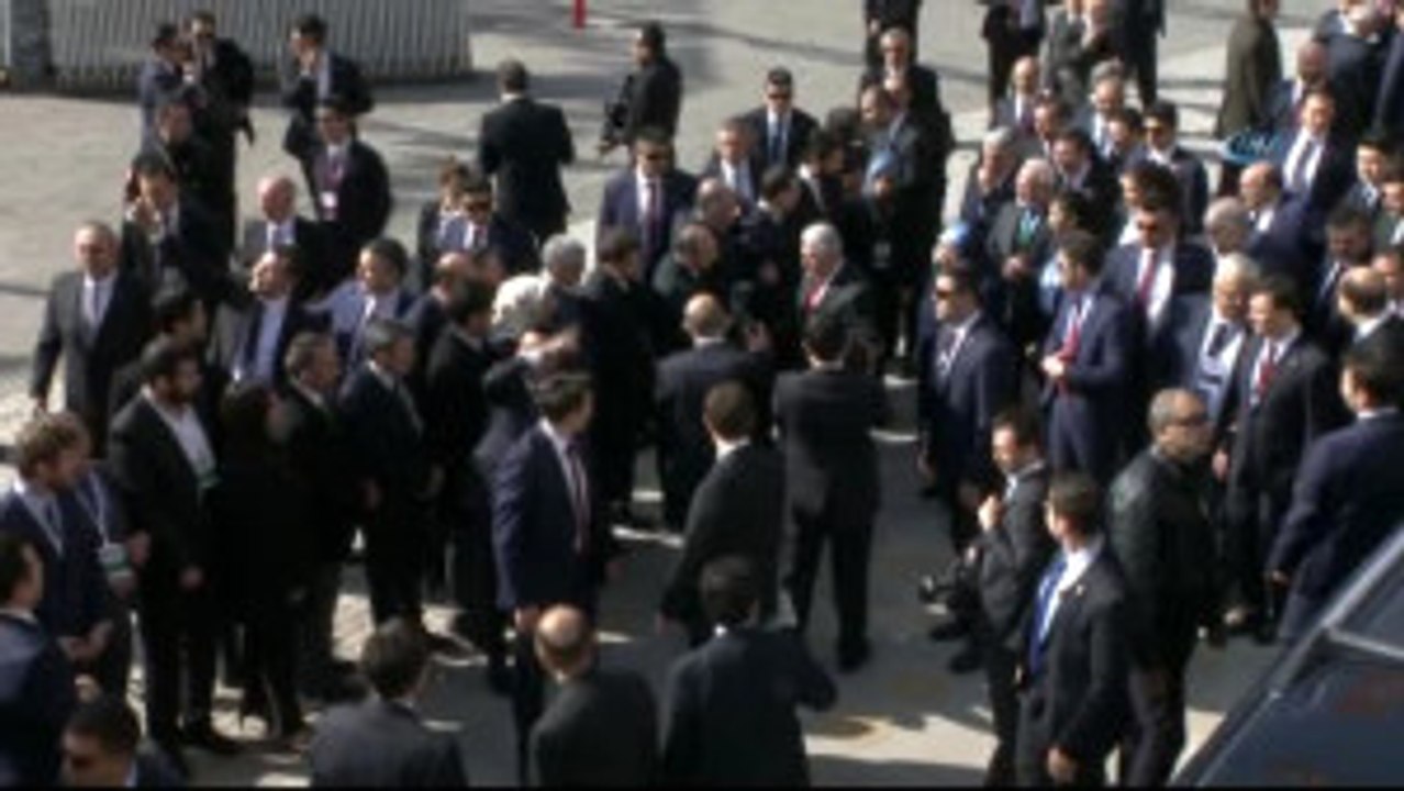 Binali Yıldırım, Partililer Tarafından Coşkulu Bir Şekilde Karşılandı
