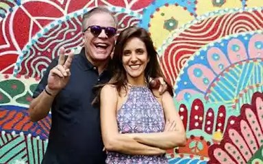 Presidente de escola de samba se irrita com pergunta e dá patada em jornalista da Globo