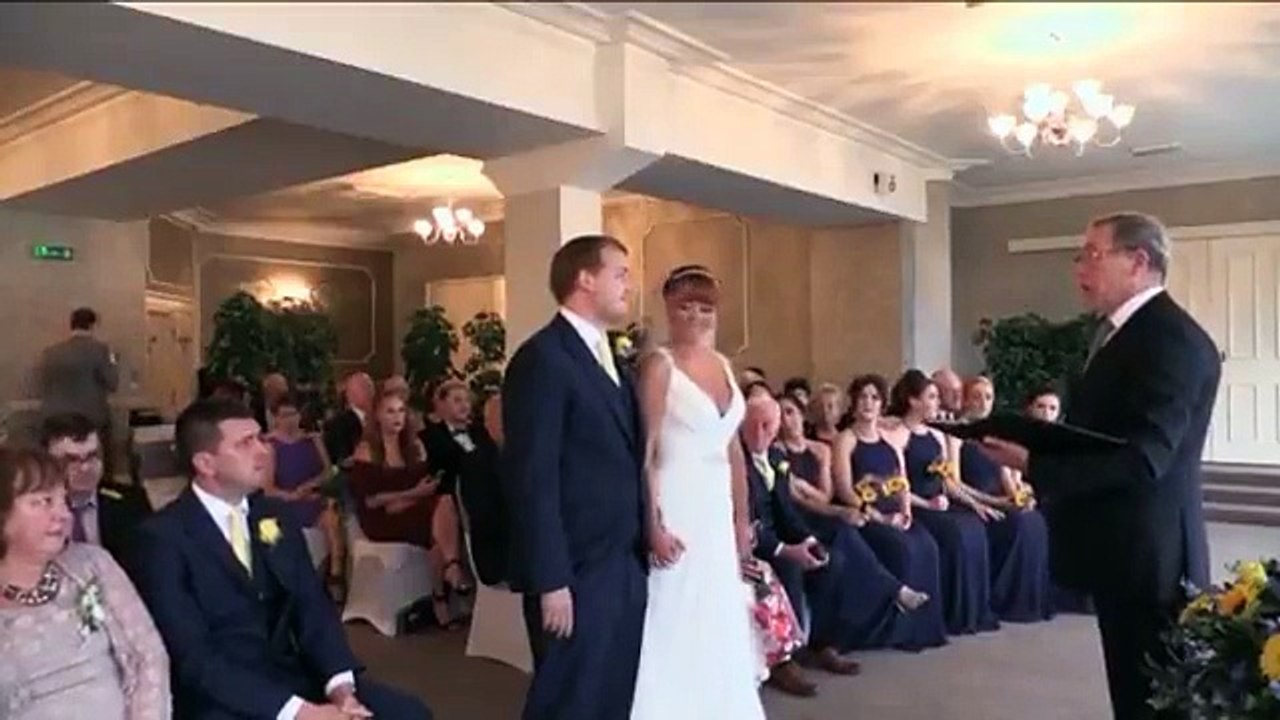 SURPRISE AU MARIAGE!