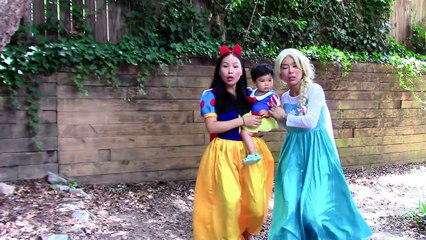 Spiderman, Elsa, Snow white lose their clothes! w/ snow white baby, doctor, joker girl