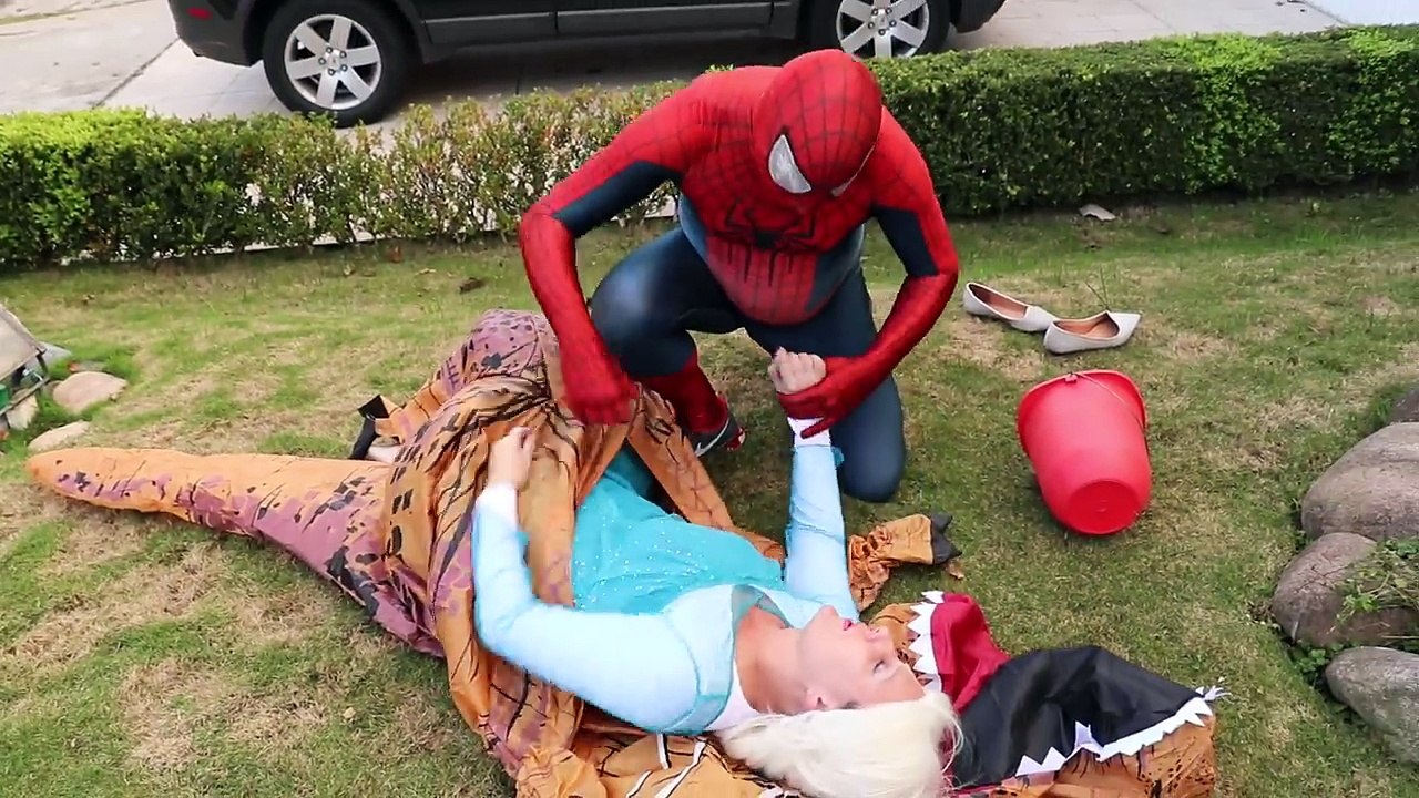T-REX DINOSAUR EATS FROZEN ELSA vs SPIDERMAN - Fun Superheroes Movie In Real Life