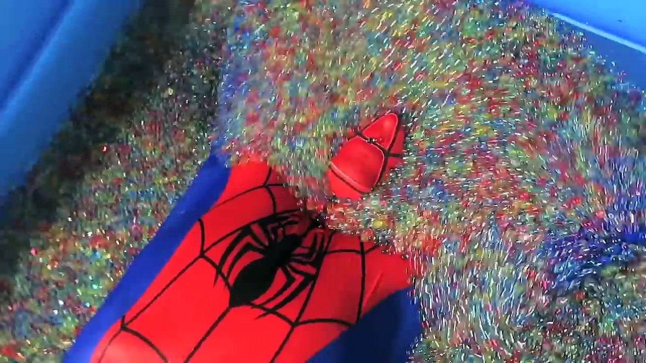 Frozen Elsa & Spiderman vs ORBEEZ BATH PARTY w/ Joker, Superman, Maleficent Superhero Real Life