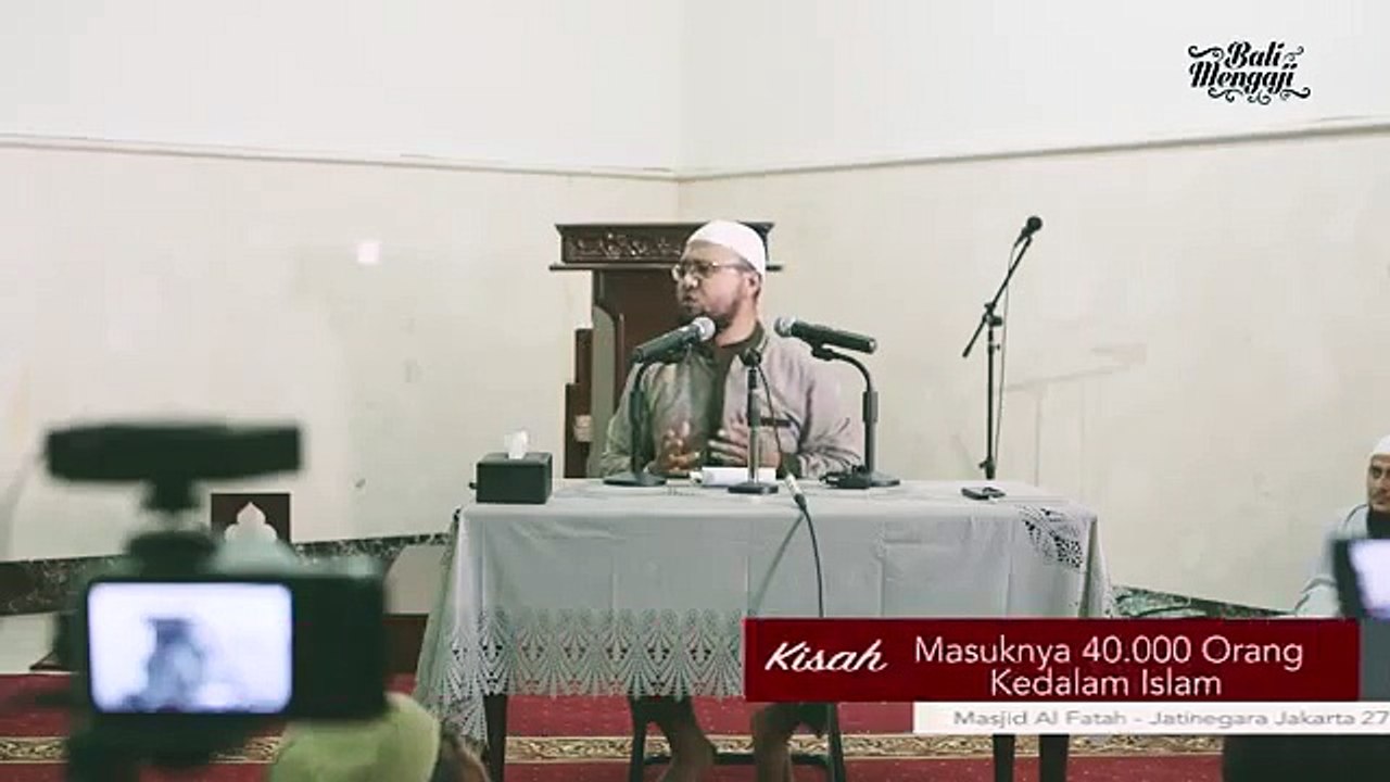 Kisah Masuknya 40.000 Orang Kedalam Islam - Ustadz Riyadh Bajrey, Lc.