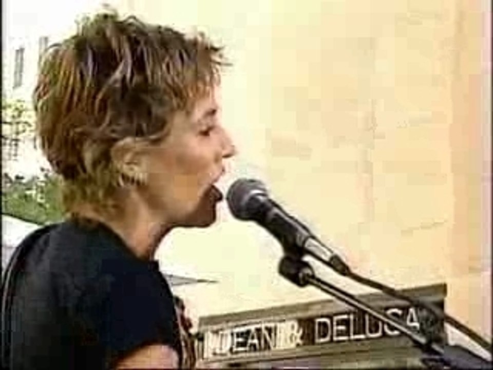 Sheryl Crow "If It Makes You Happy" (live)