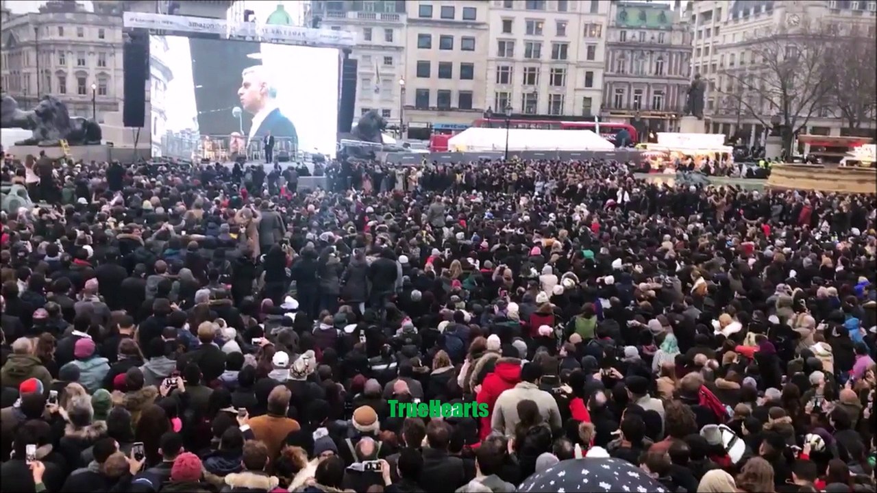 Thousands attend screening in Trafalgar Square after director boycotts Oscars